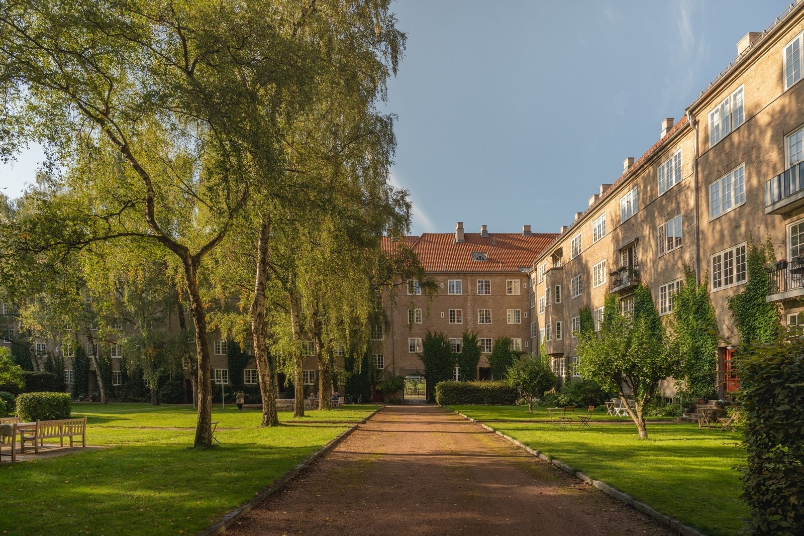 Kvartalet har et av Oslos vakreste gårdsrom. Her kan barna leke fritt i trygge omgivelser. Galleribilde