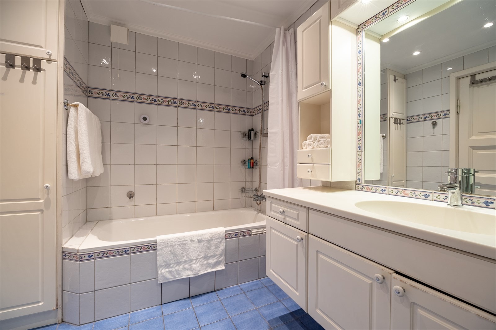 Downlights i tak og elektrisk gulvvarme. Galleribilde