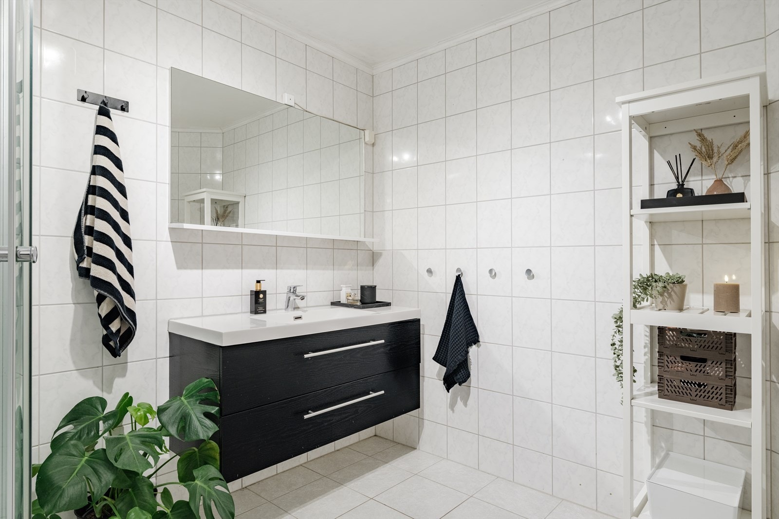 Badet ble delvis oppgradert i 2019, da boblebad ble fjernet og erstattet med dusjkabinett, og servant og speil ble skiftet. Elektriker fra Arkel utførte arbeidet og blindet kursen til boblebadet. Galleribilde