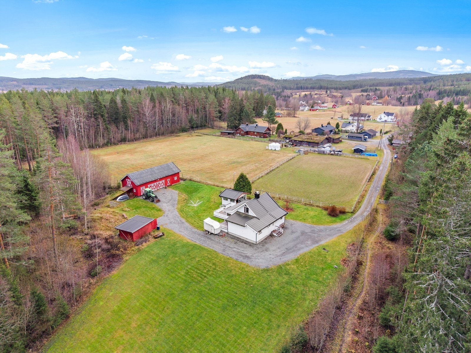 På Bruvollen befinner du deg i rolige og naturskjønne omgivelser. Nord-Odal er et attraktivt område for friluftsliv og aktivitet gjennom hele året. Galleribilde