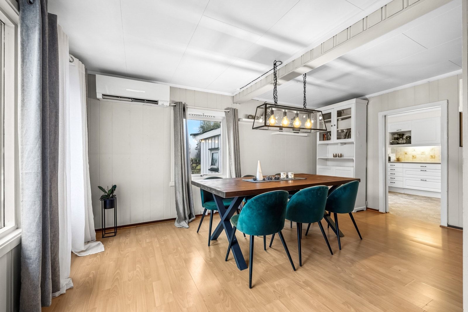 I tillegg til peis er det også installert varmepumpe. Galleribilde