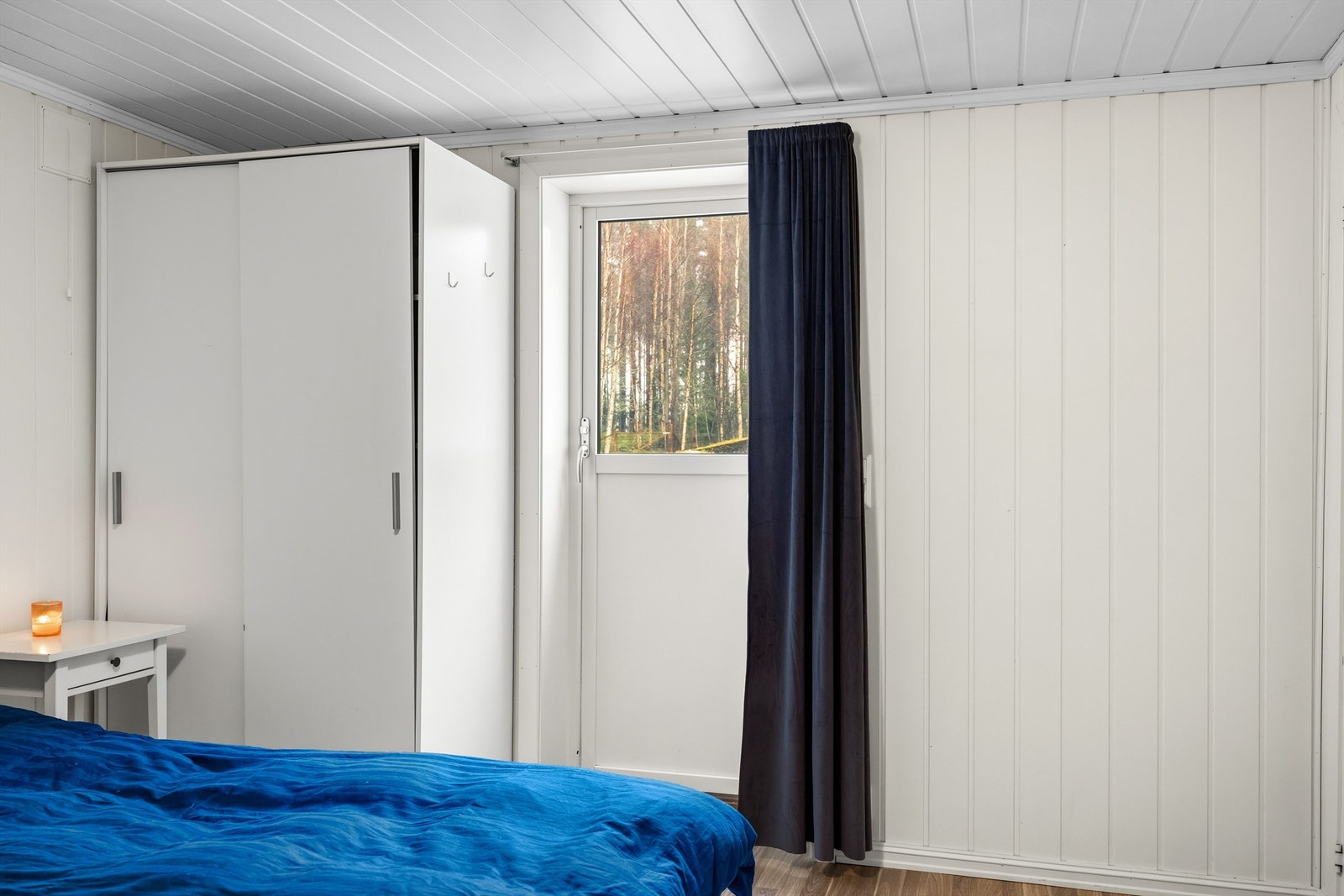 Også her er det tilgang ut til terrasse nr. 2, som utgjør ca. 10 kvm. Denne ligger sørvendt. Galleribilde