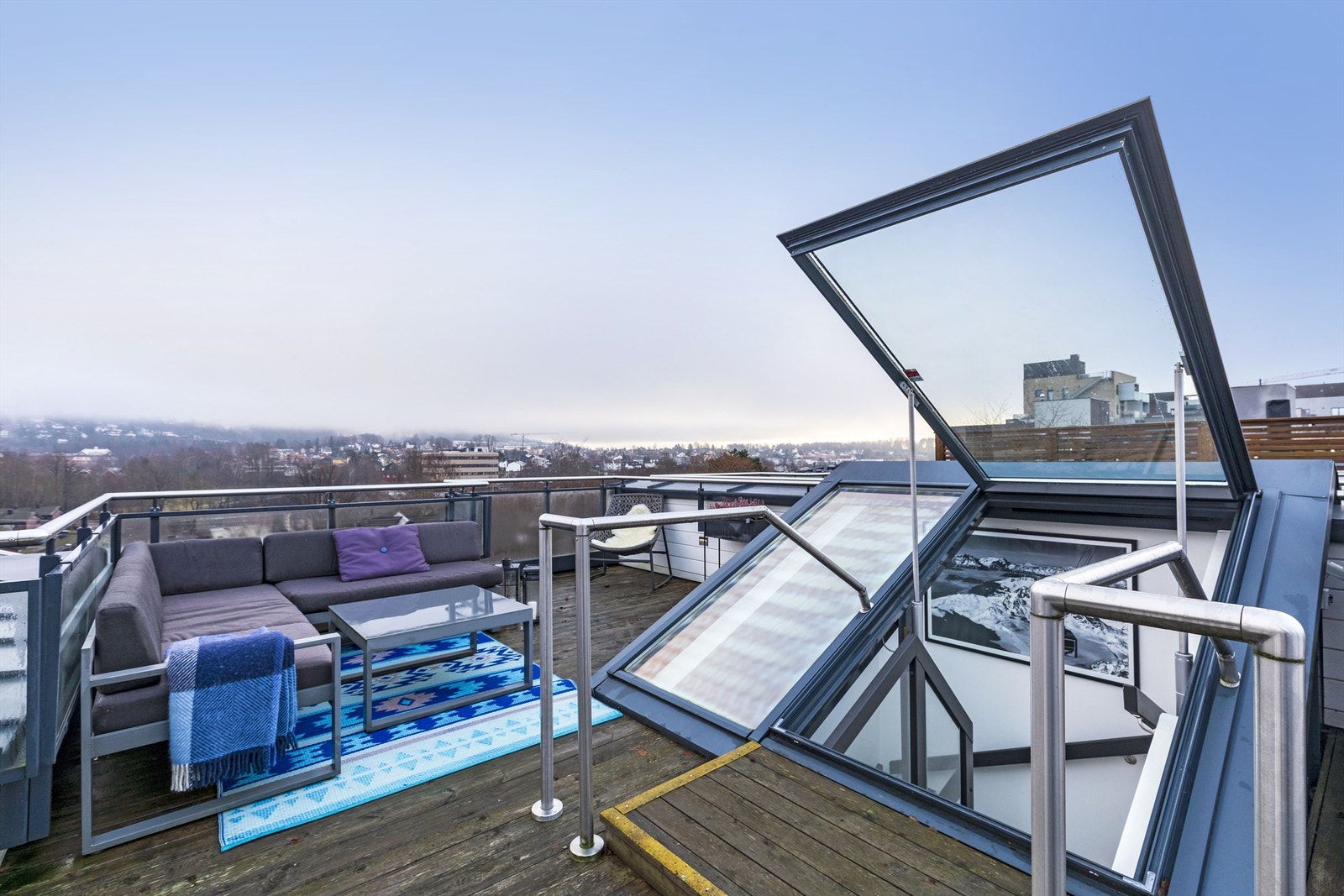 Hydraulisk åpne/lukkemekanisme på tilgangen til terrassen Galleribilde