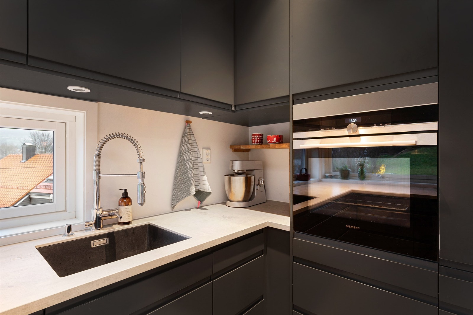 Godt med skap- og benkeplass Galleribilde