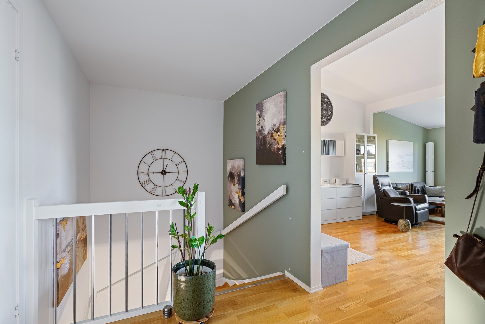 Entré og trapperom i 1. etasje. Galleribilde