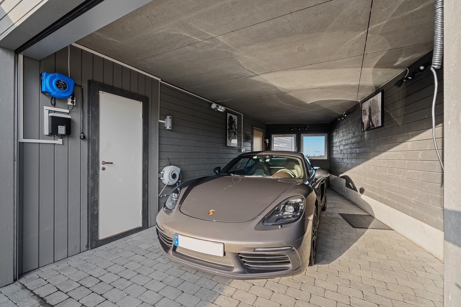 Garasje. Galleribilde