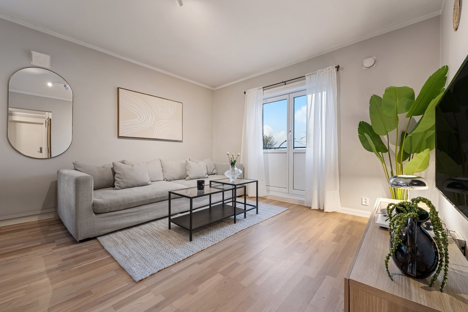 Enebakkveien 79 er en flott 3-romsleilighet som befinner seg i sjarmerende Kværnerdalen. Galleribilde