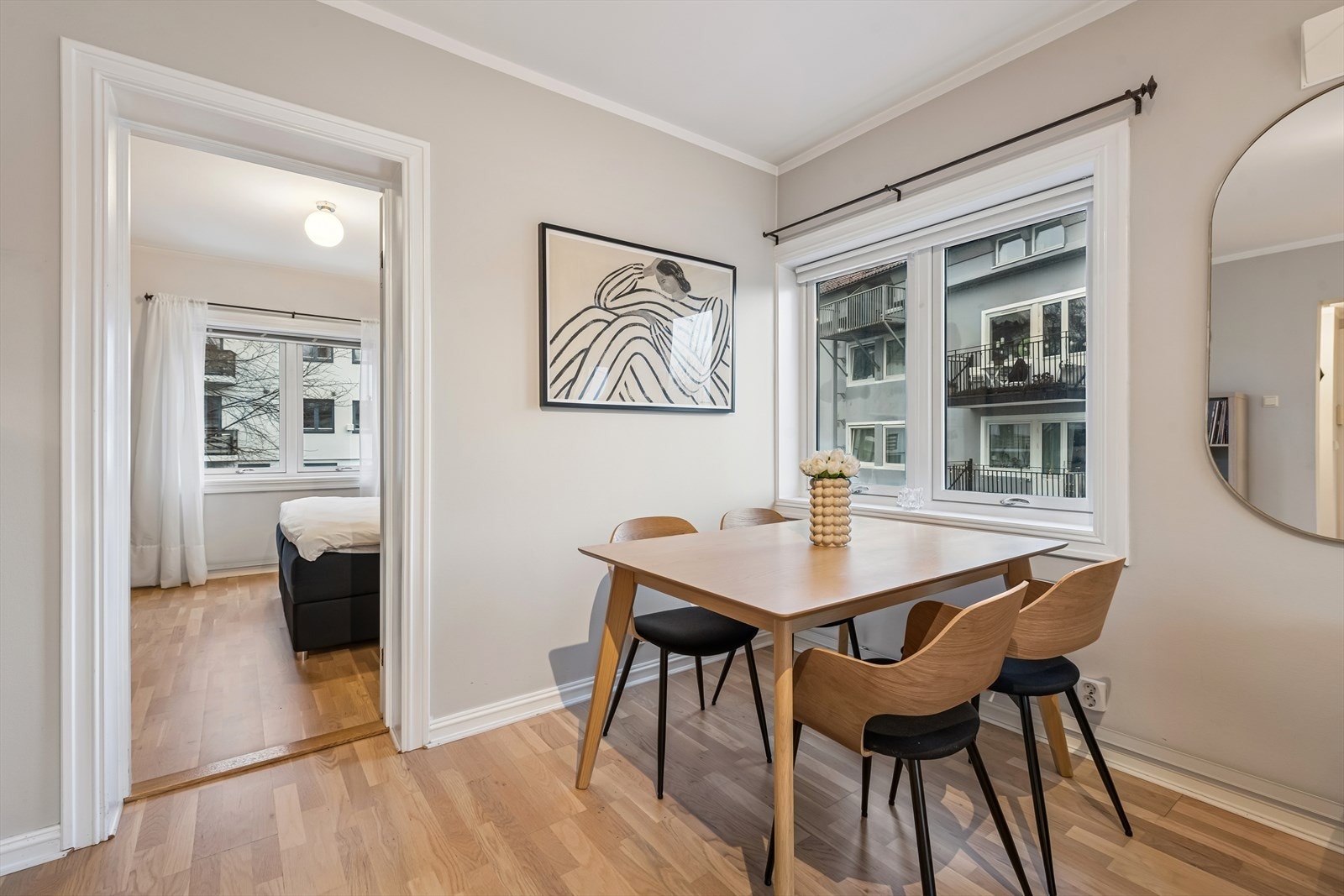 Naturlig plass til spisebordsløsning. Galleribilde