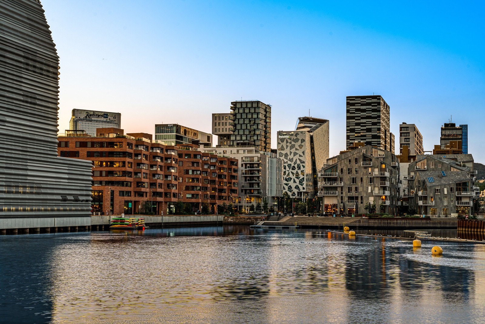 Området er megt spennende og i rask utvikling. Byggingen av Fjordbyen med Bjørvika og Sørenga er i full gang Galleribilde