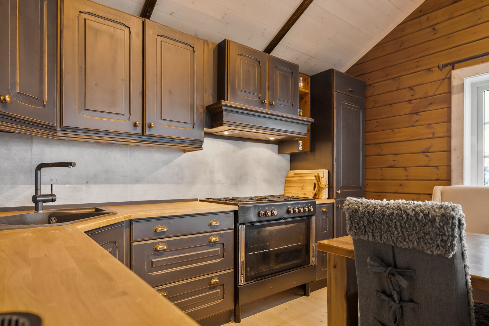 Og det er godt med oppbevaringsplass i skuffer og skap. Galleribilde