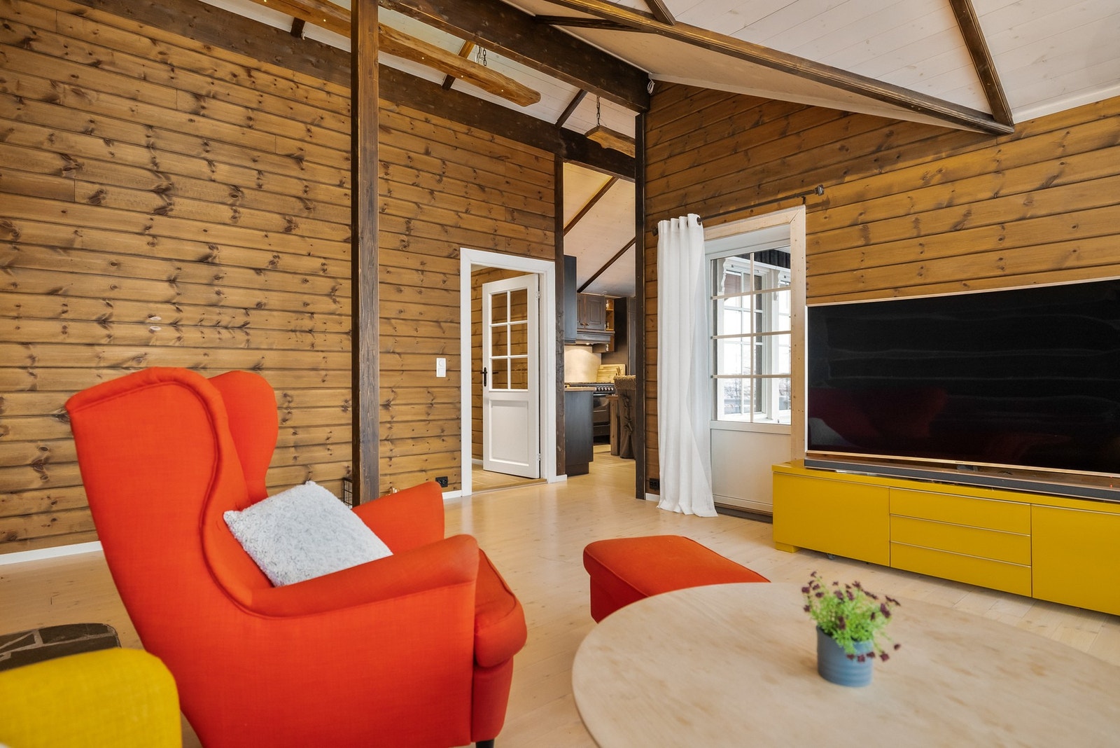 Videre kommer vi inn til kjøkkenet. Galleribilde