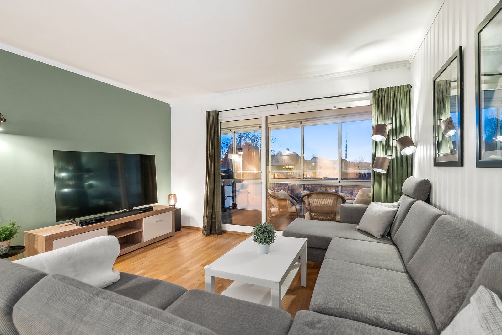 EiendomsMegler1 v/ Jakob Gosvig Johansen presenterer Lagårdveien 25. Foto: LEEL. Galleribilde