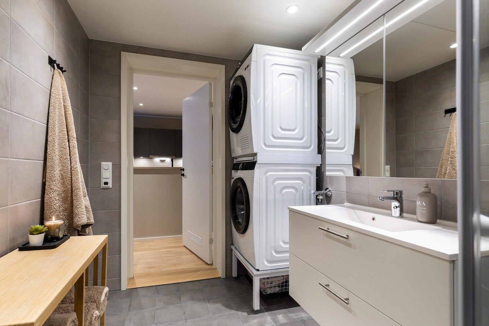 Downlights i himling gir behagelig belysning. Galleribilde