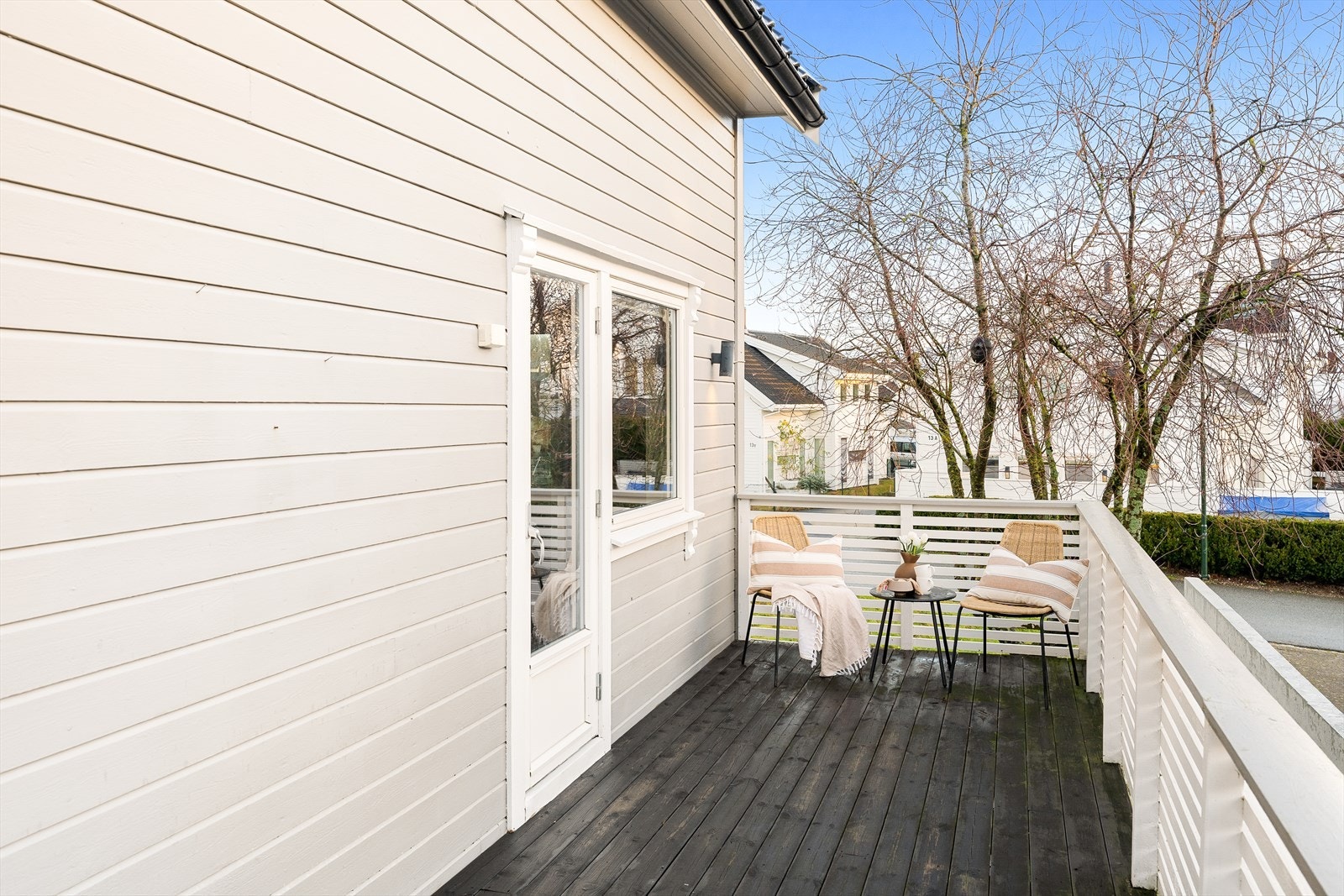 Utgang til terrassen fra stuen. Galleribilde