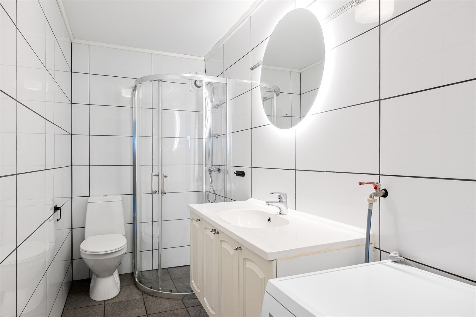 Flislagt baderom. Galleribilde