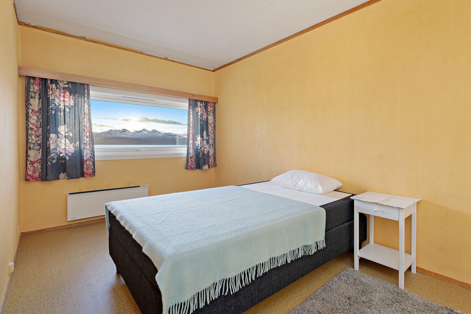 Romslig soverom. Galleribilde