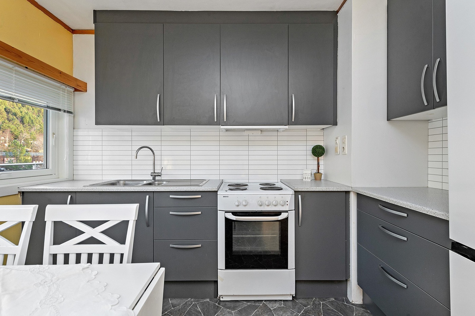 Kjøkkeninnredning fra Aubo med praktiske løsninger. Galleribilde