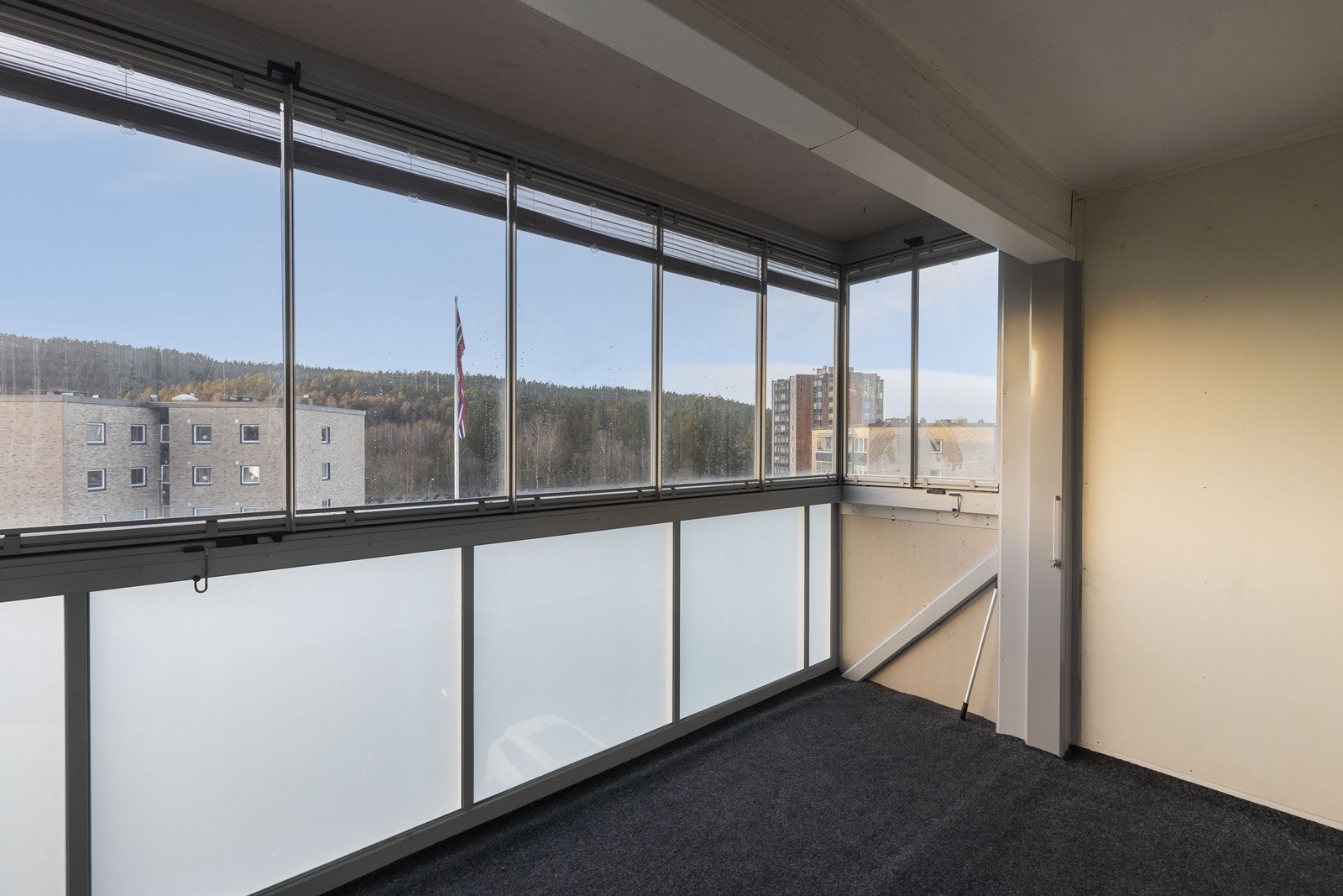 Innglasset balkong Galleribilde