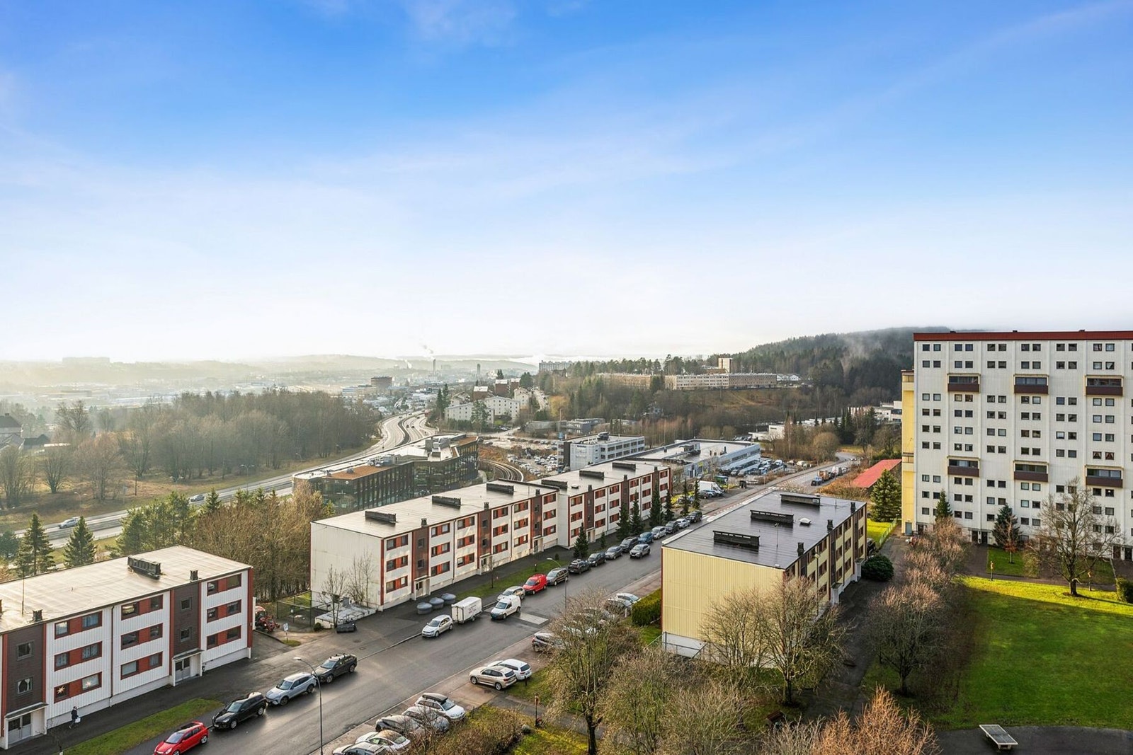 På klare dager kan utsikten også by på glimt av Oslofjorden og magiske solnedganger. Galleribilde