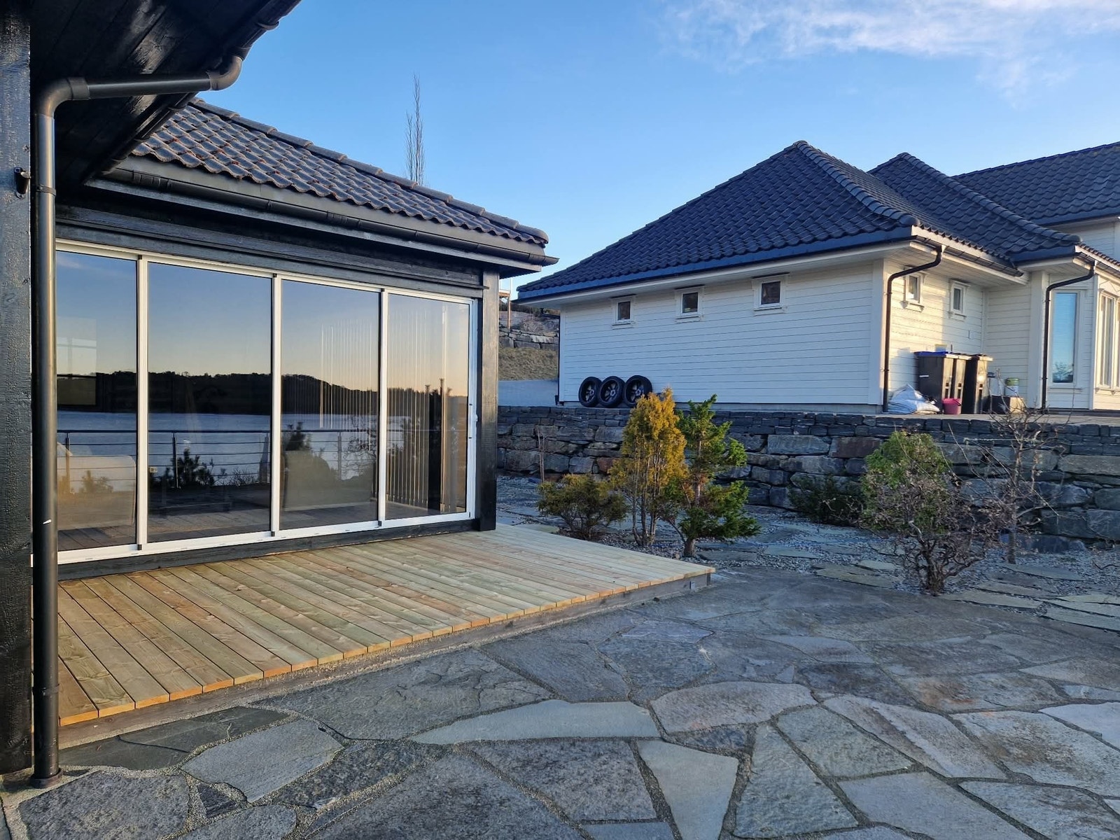 Vinterhage med helt ny platting. Galleribilde