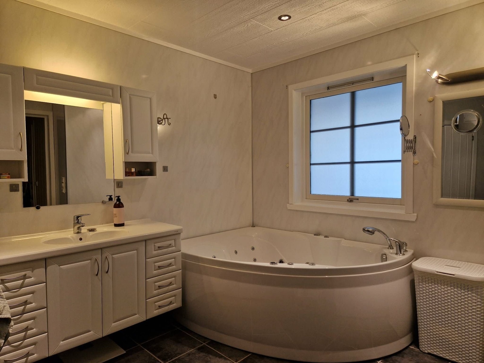 Hovedbad med boblebad. Galleribilde