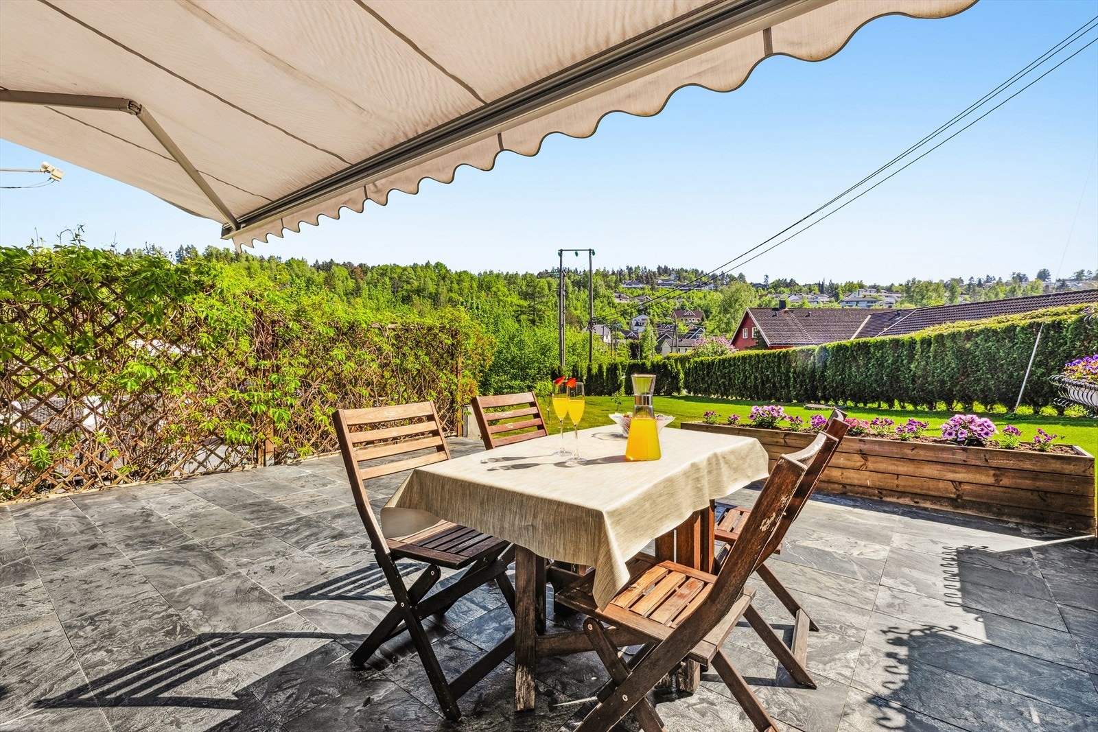 Unik beliggenhet på feltet med utsyn mot felles grøntområde Galleribilde