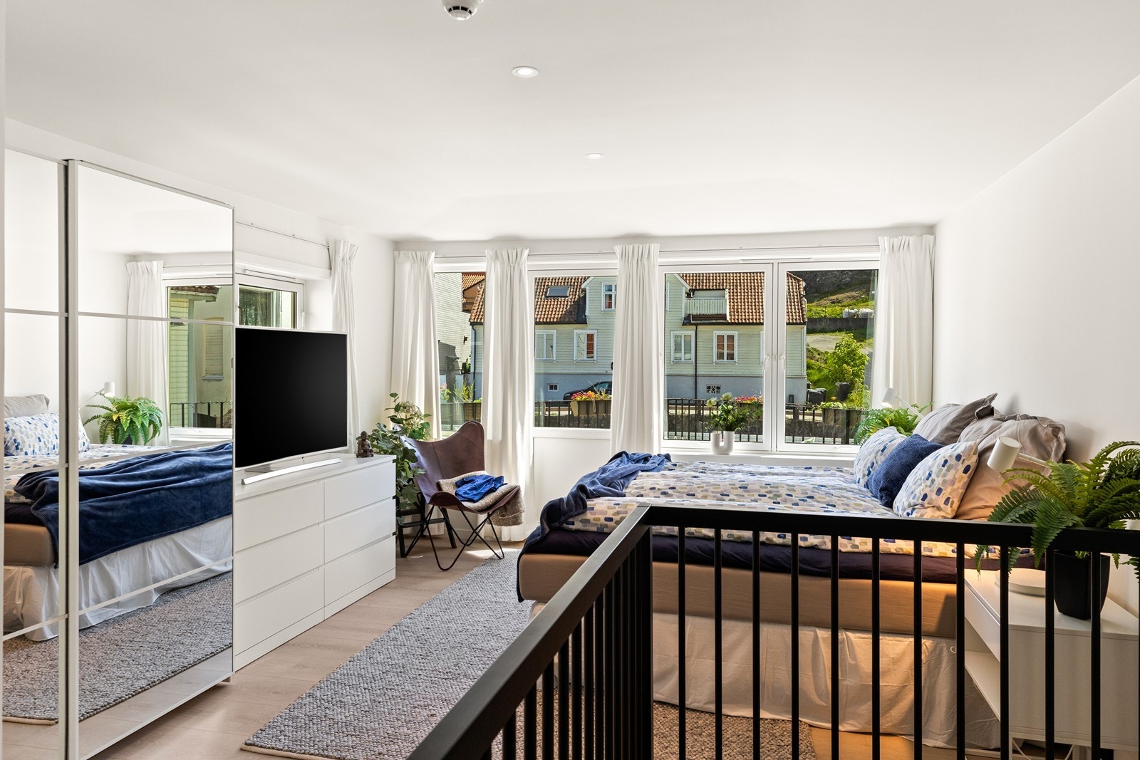 Stor hovedsoverom som også kan benyttes som stue/kontor ved behov Galleribilde