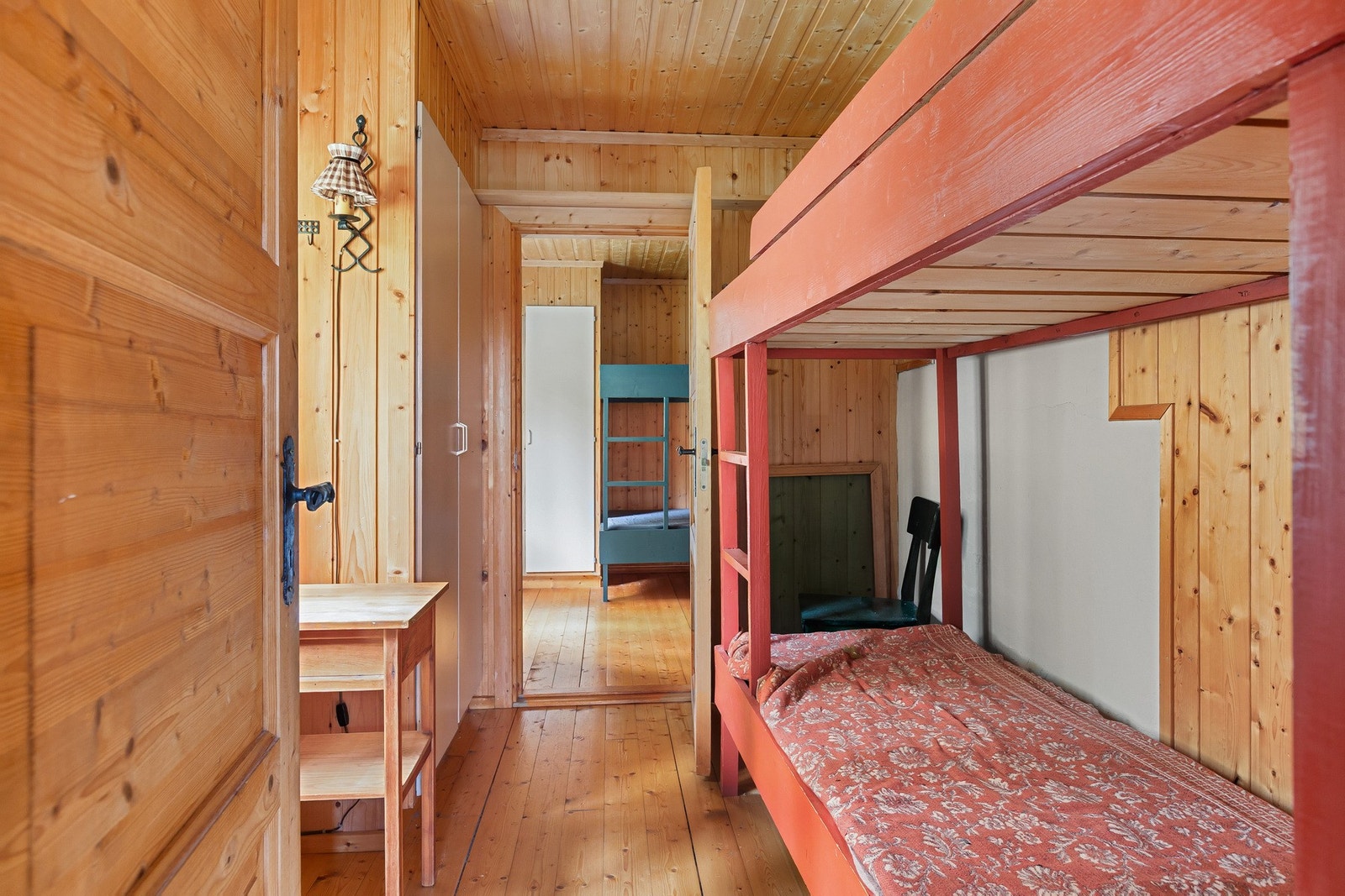 Soverom 2 med køyeseng og skap. Galleribilde