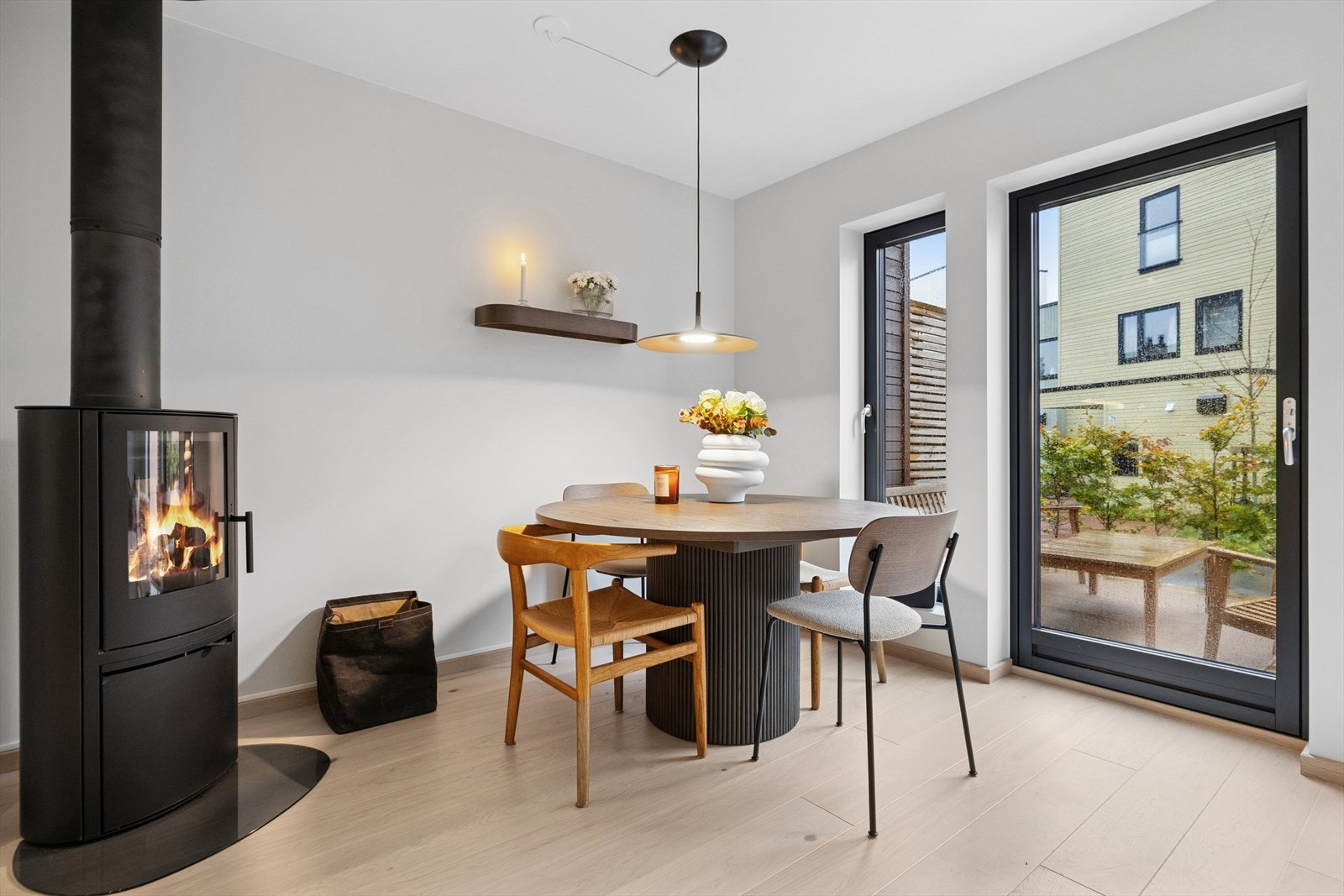 I tilknytning til kjøkkenet, kan spisebord enkelt plasseres - her kan gode måltider nytes. Galleribilde