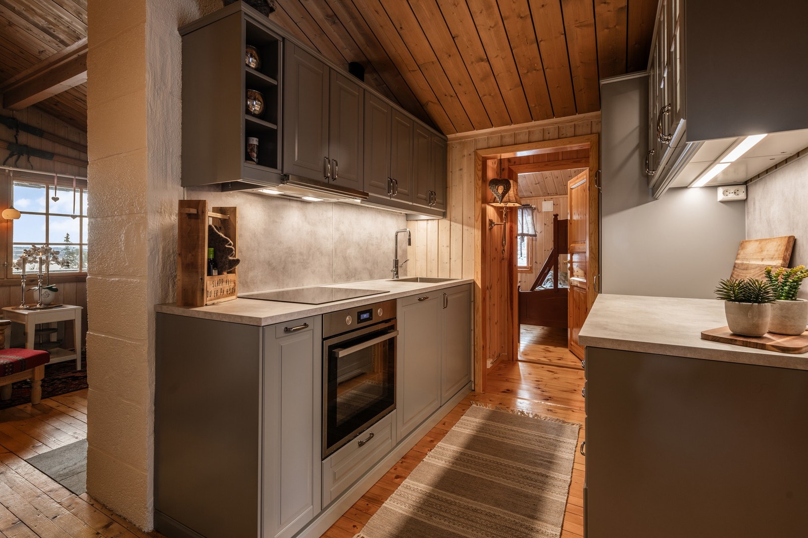 Nedfelt oppvaskkum i laminat benkeplate. Galleribilde