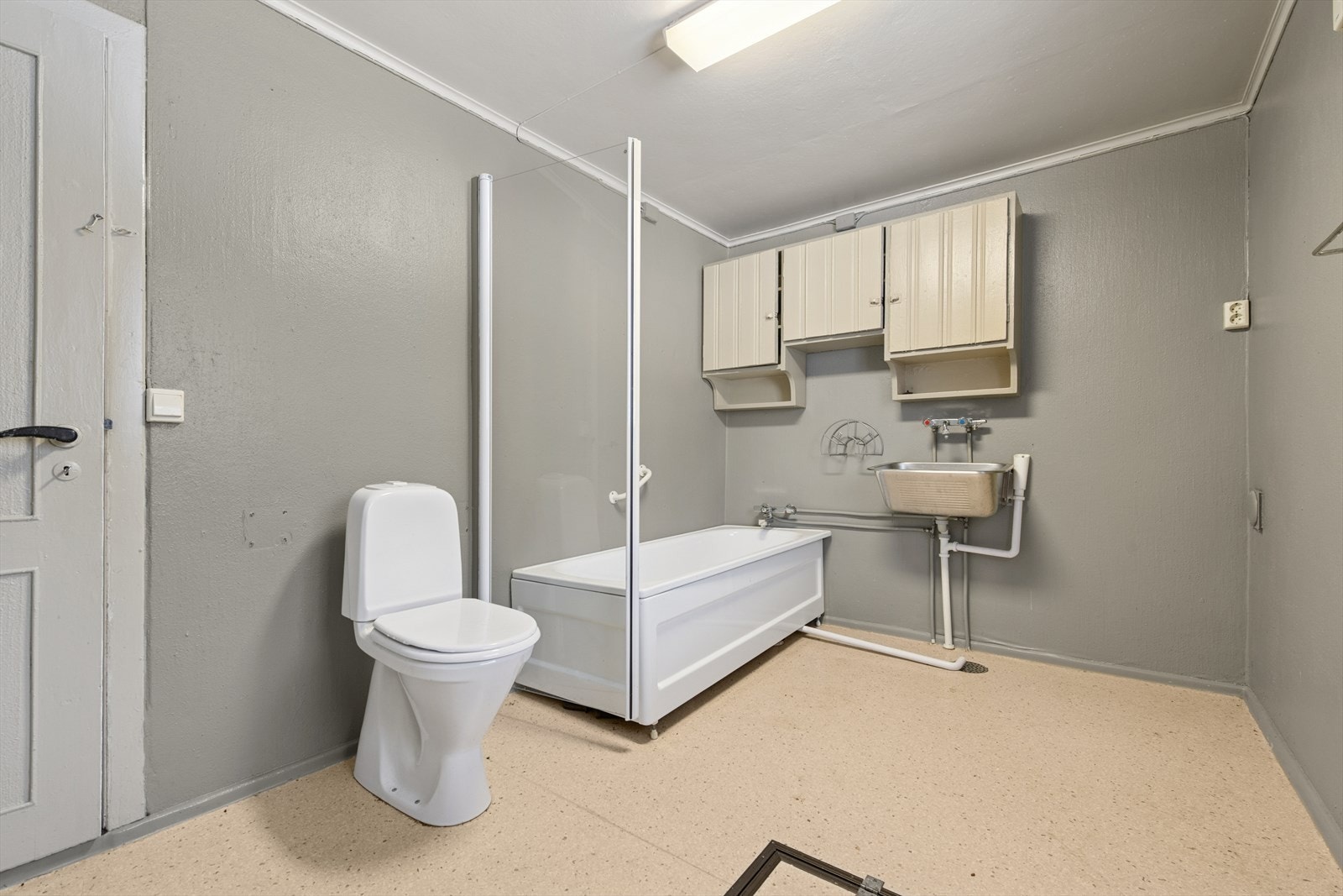 Ene baderommet kombineres med vaskerom. Galleribilde