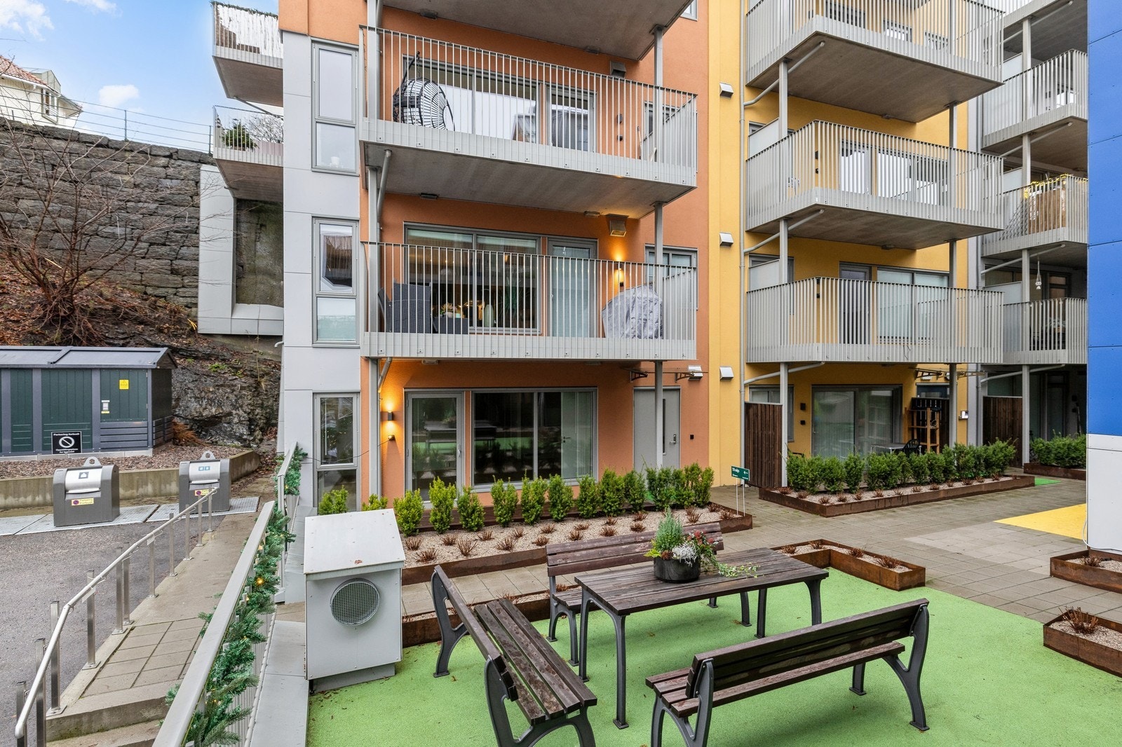 Fint opparbeidet fellesareal med klatrevegg for ungene. Galleribilde