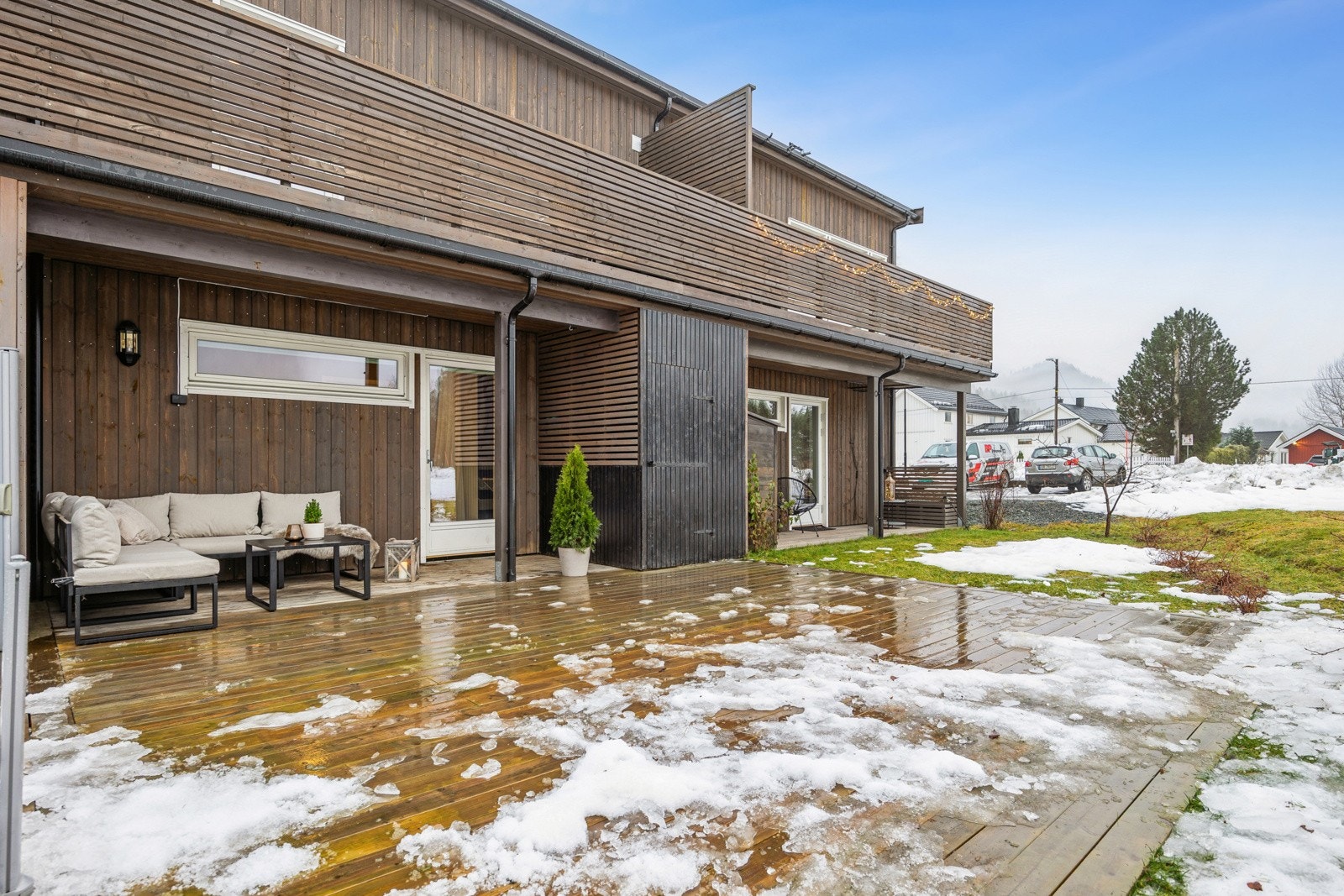 "...Jeg setter utrolig pris på å starte dagen med frokost på verandaen når sola kommer frem, og senere kunne flytte seg til baksiden og nyte de siste timene av dagslyset..." Galleribilde