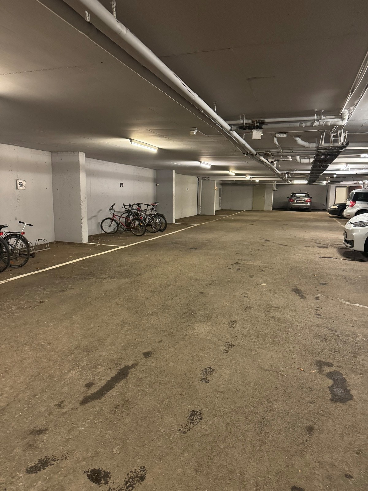 Garasje. Galleribilde