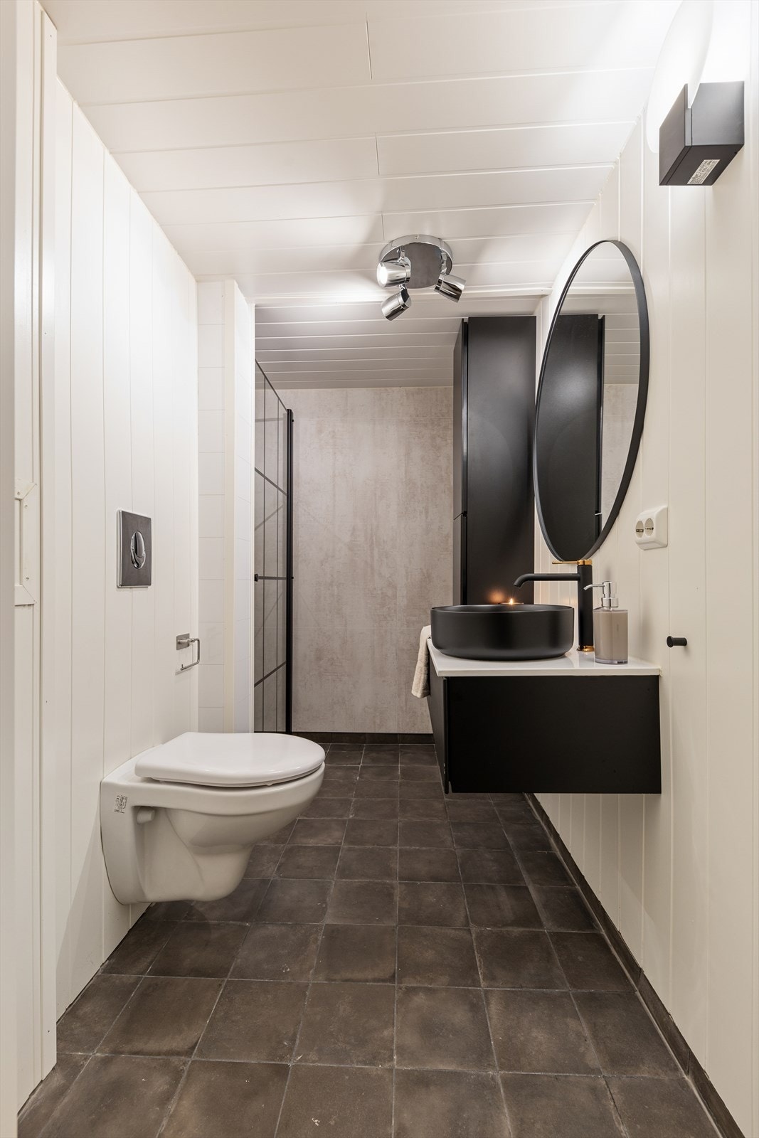 Badet er også av nyere tid og byr på varmekabler i gulv. Galleribilde