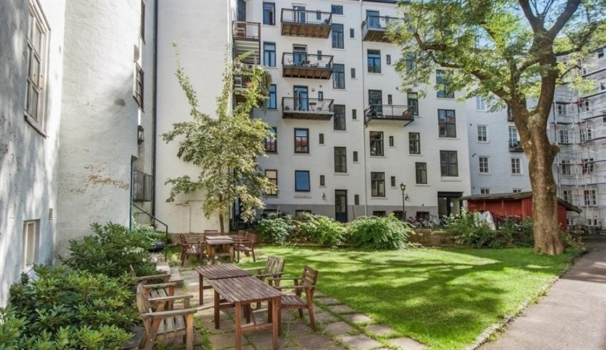 Bakgård Galleribilde