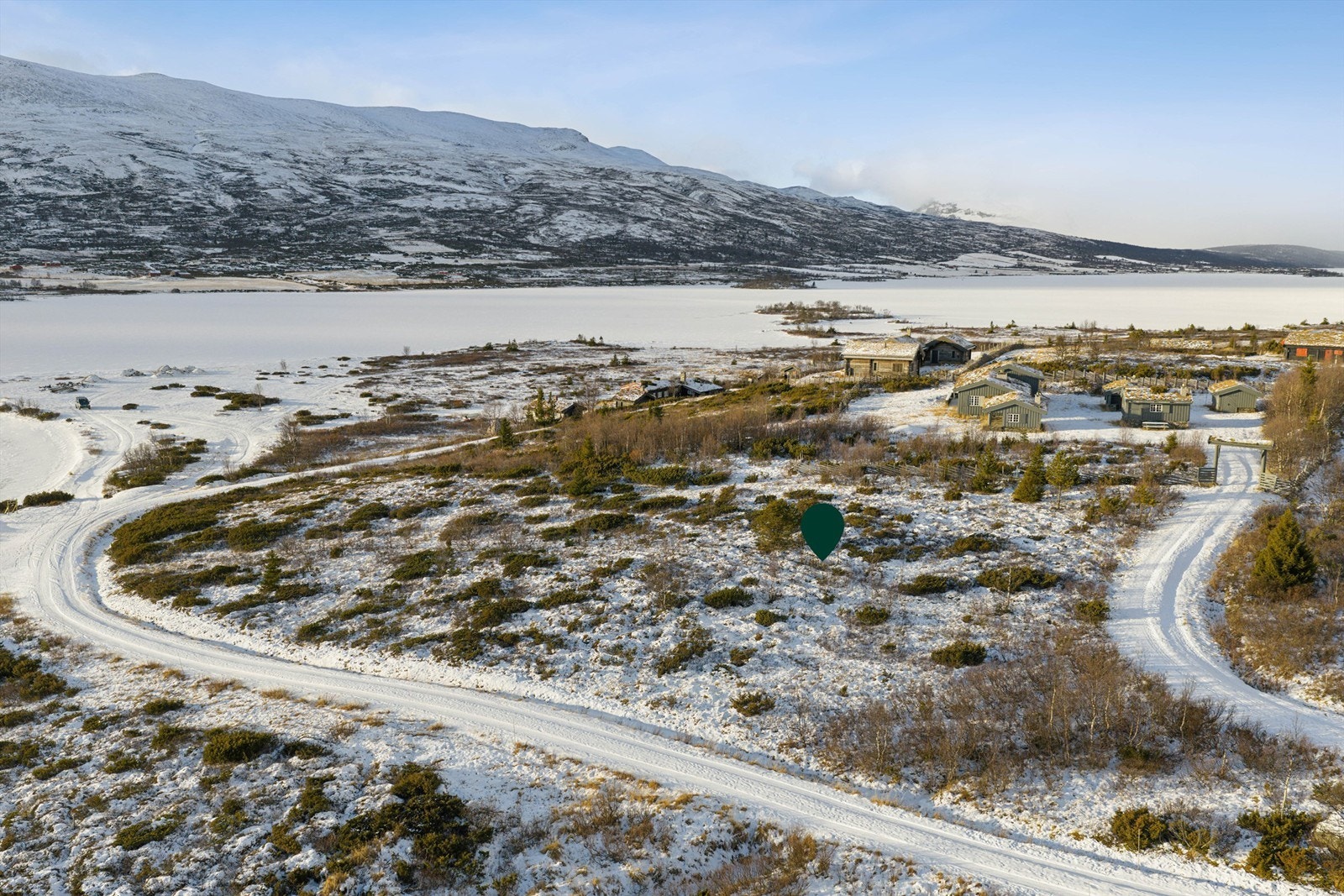 Eiendommen er en del av et etablert og rolig hytteområde i Vestre Slidre kommune. Helårsvei sikrer enkel adkomst til eiendommen gjennom hele året. Foto: Efkt AS Galleribilde