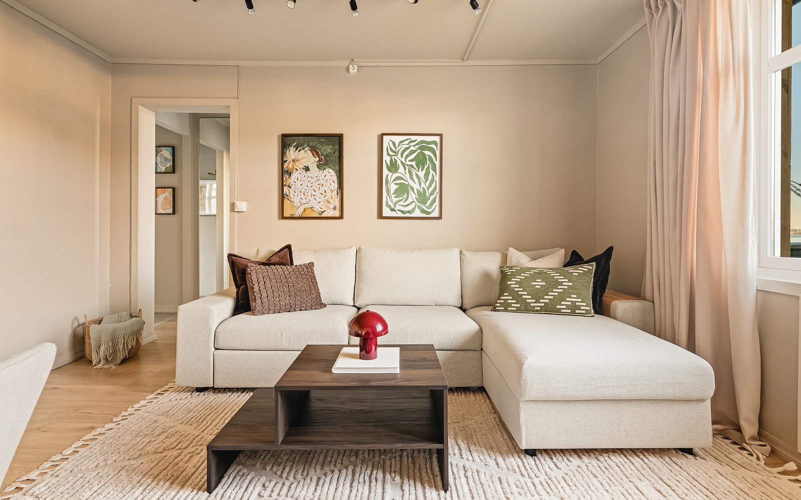 Planløsningen er god og gjør det enkelt å innrede etter eget ønske og behov Galleribilde