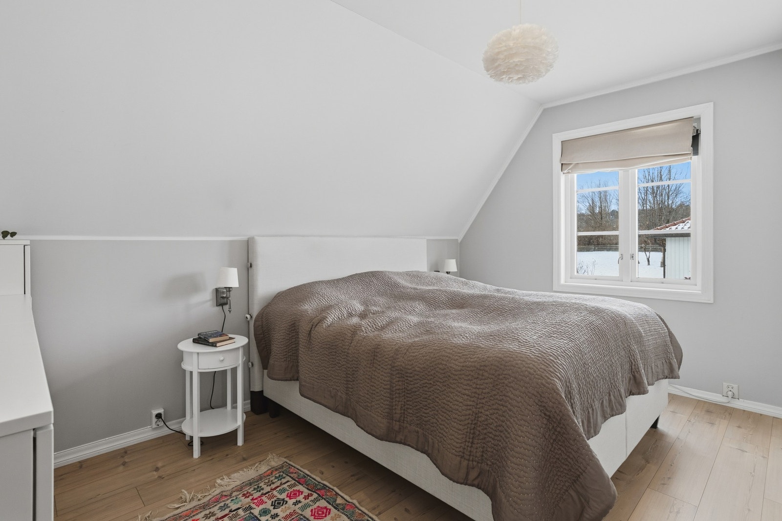 Hovedsoverom av god størrelse med plass til dobbeltseng. Galleribilde