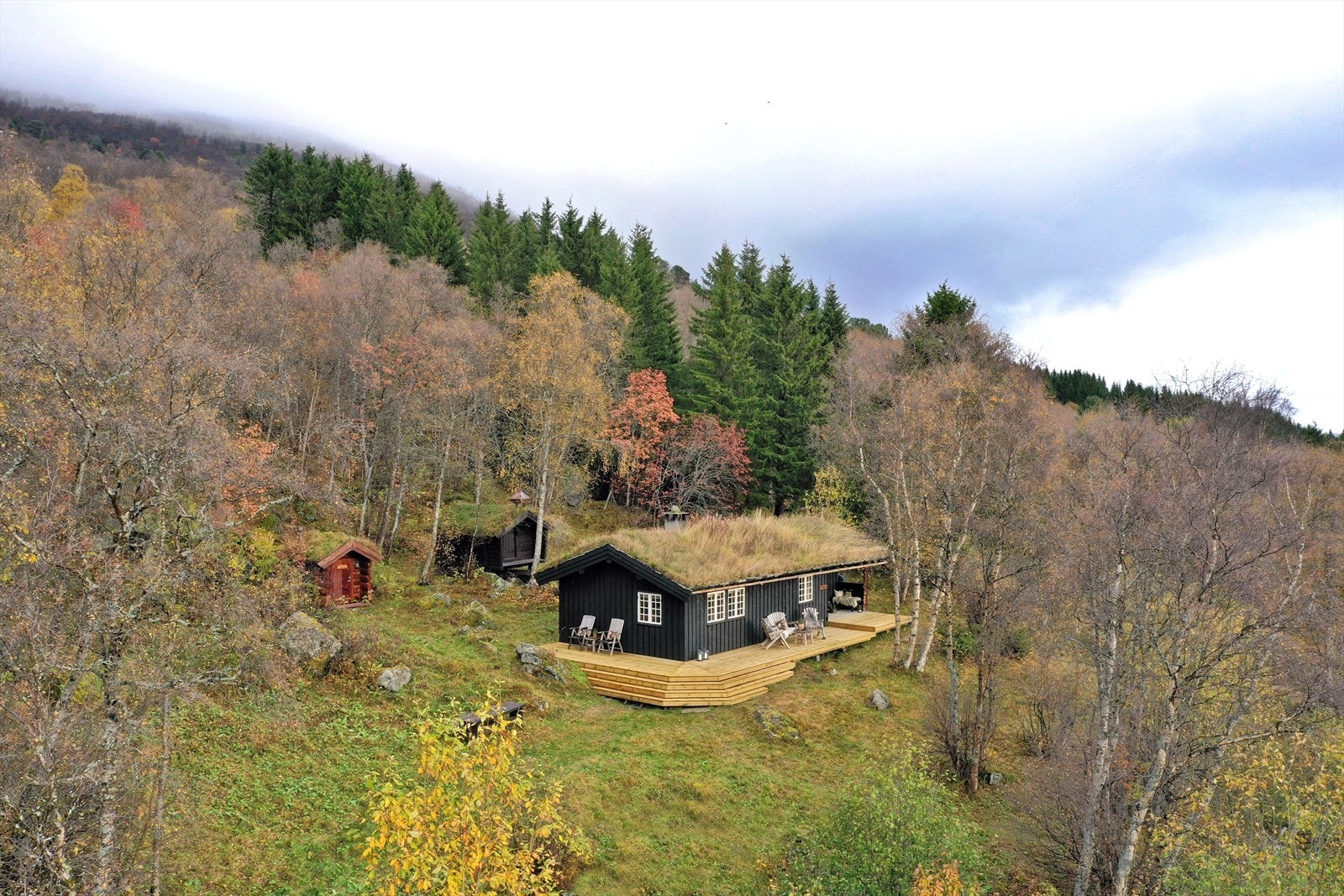 Oppgradert hyttetun beliggende like nord for Stølen - Tunet består av hytte, anneks, toalettbygg og låve Galleribilde