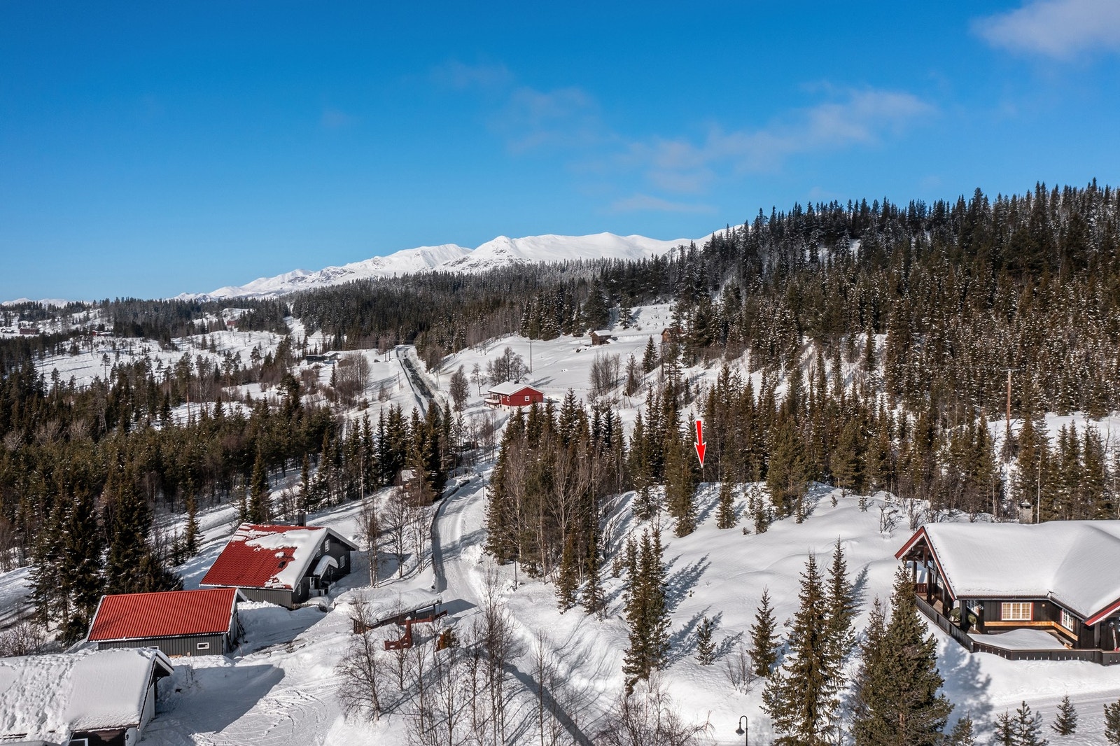 I området Kalveslette er det et koselig nabolag med 7 eksisterende hus. Galleribilde