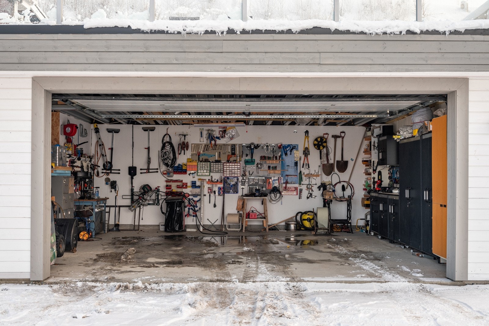 Stor og flott garasje fra 2017 Galleribilde
