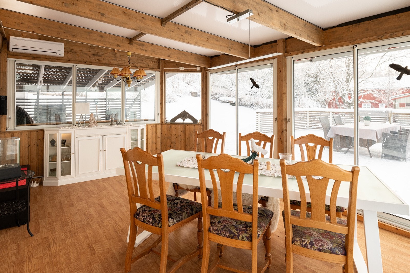 Det er montert varmepumpe her også, denne sørger for jevn og god temperatur når rommet er i bruk Galleribilde