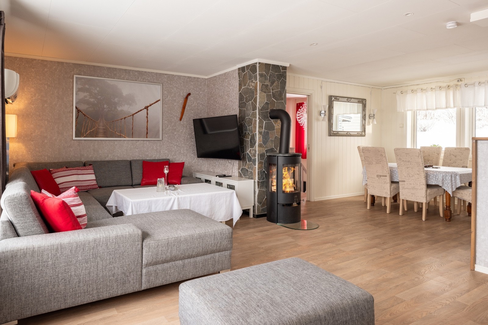 Av oppvarmingskilder her har man både vedovn og varmepumpe Galleribilde