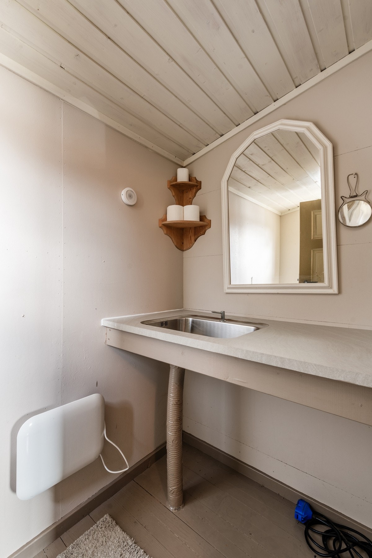 Dorom med vaskekum i rustfritt stål Galleribilde