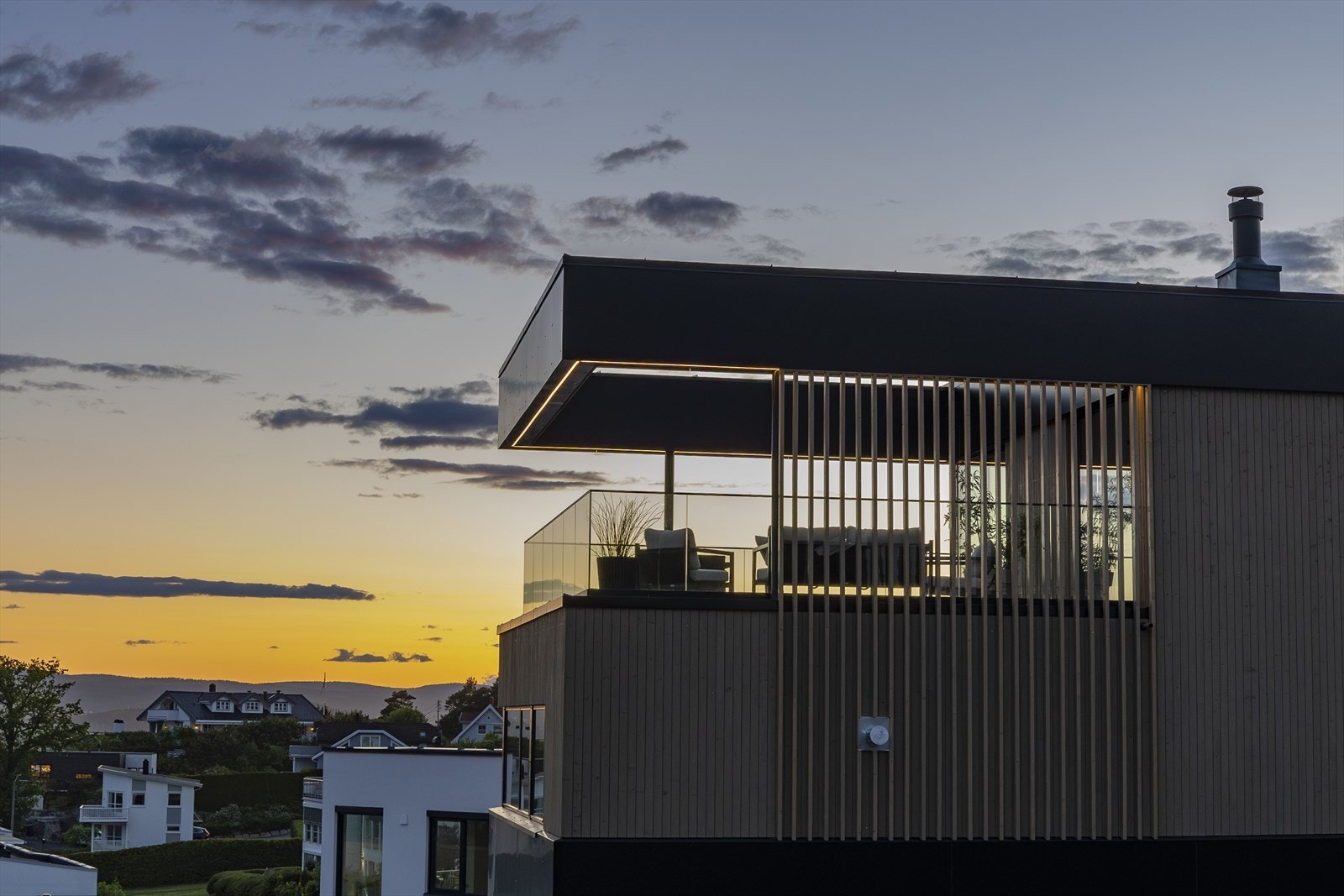 Selgers bilde av solnedgang fra terrassen Galleribilde