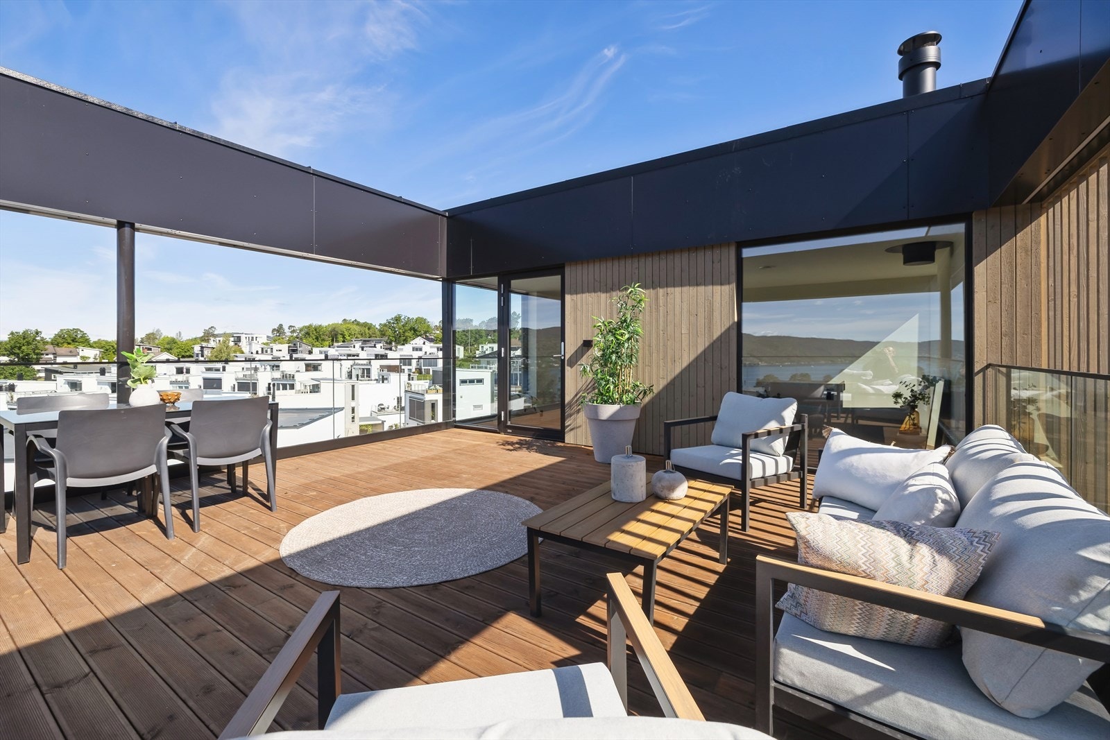 Her er du godt skjermet fra omgivelsene uten at solforhold eller utsikt hemmes Galleribilde