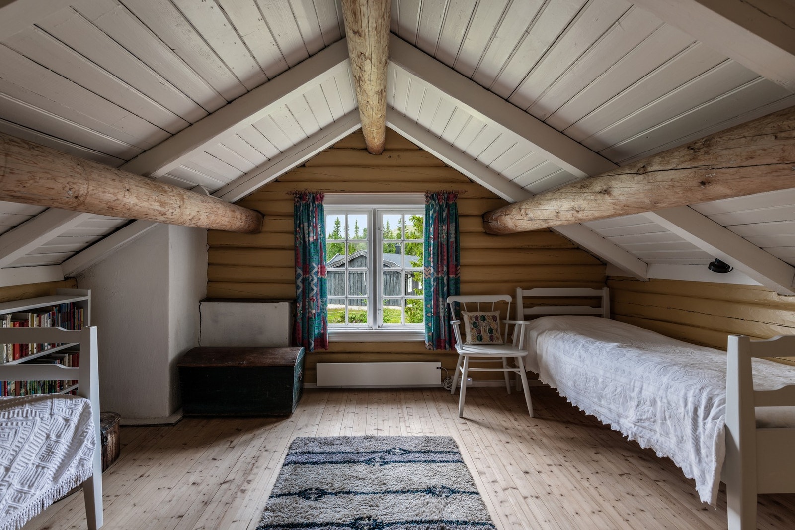 Fra kjøkkenet er det trapp opp til oppstugu. Galleribilde