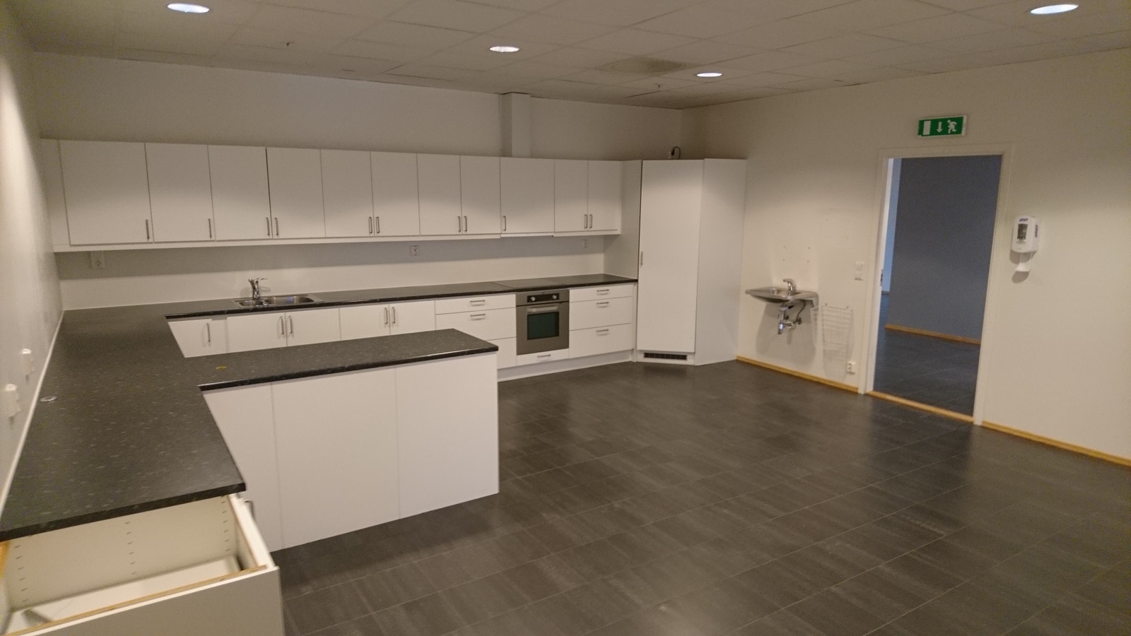 Romslig kjøkken på 38 kvm Galleribilde