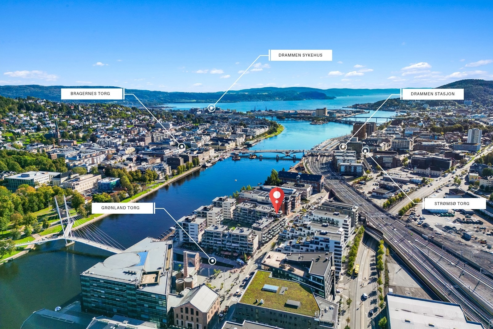 Velkommen til en sjelden mulighet på Union Brygge - en moderne og stor leilighet på 145 kvm fra 2006 med gjennomgående høy standard, store utearealer på 175 kvm og en flott beliggenhet midt i hjertet av Drammen. Galleribilde